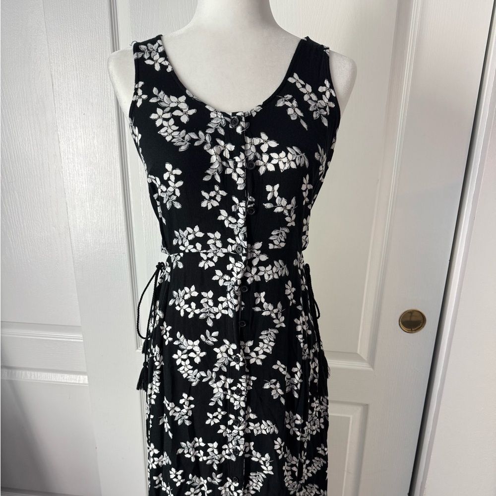 Who What Wear Black and White Sleeveless Maxi Sundress